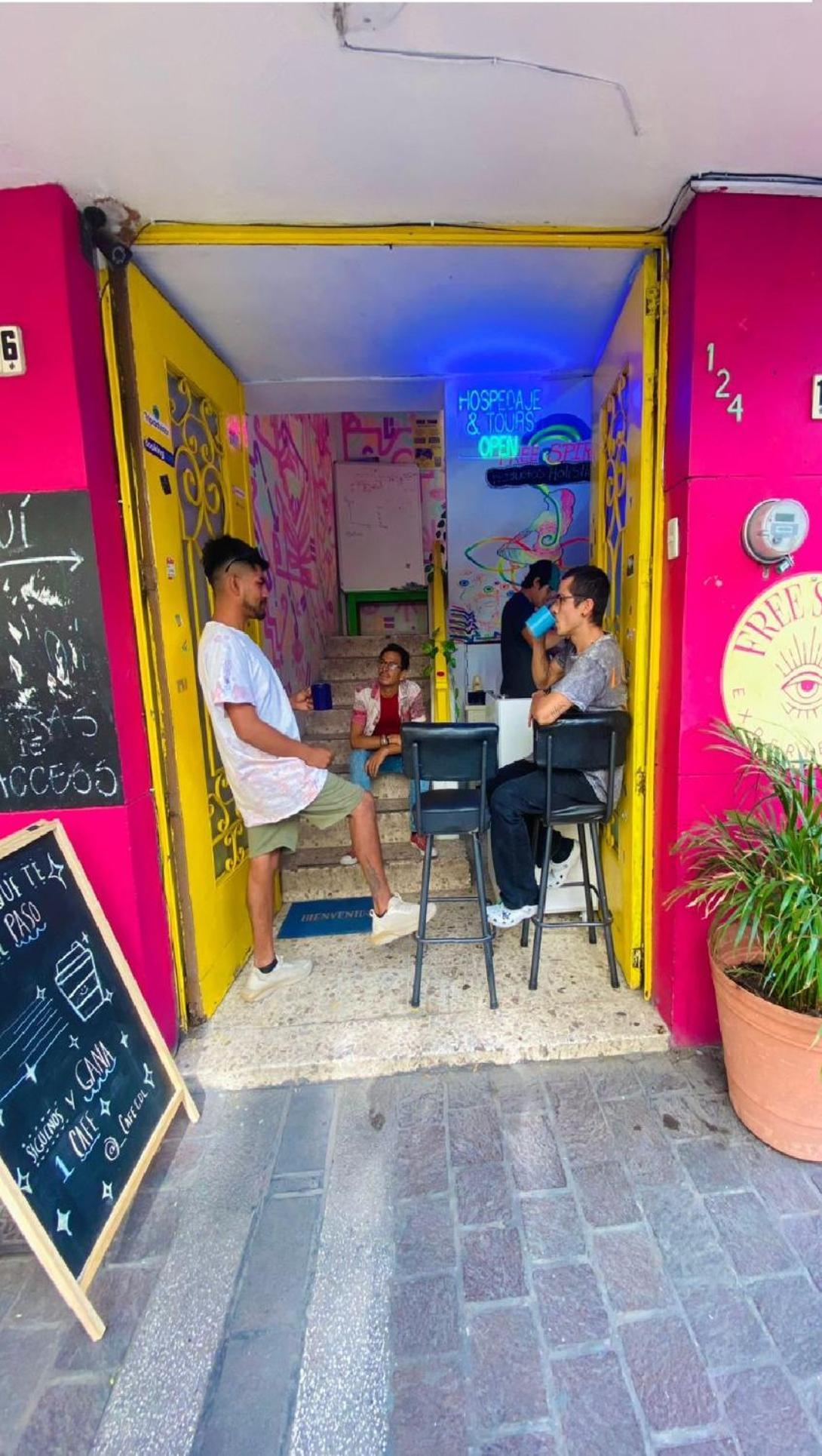 Free Spirit Hostel Guadalajara Buitenkant foto